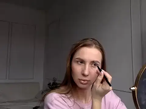 Snapshot of Alveryn chatting on 11-01-25, 07:32 Alveryn online show from 11-01-25, 07:32