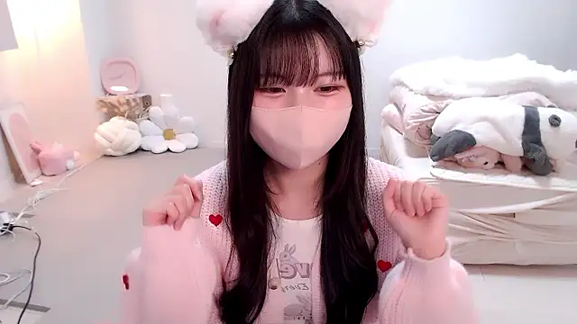 Snapshot of moka-neko chatting on 09-21-25, 11:23 moka-neko online show from 09-21-25, 11:23