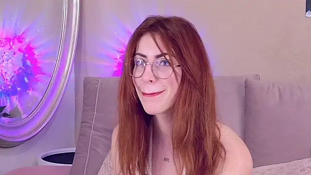 CaitlinMoon online show from 12-15-25, 04:06