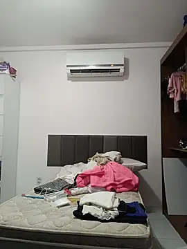 Snapshot of ApenasLys chatting on 02-21-26, 12:11 ApenasLys online show from 02-21-26, 12:11