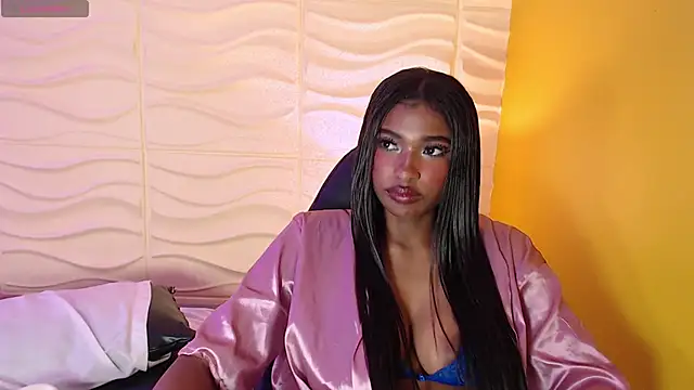 SophiaBloss online show from 11-28-25, 05:48