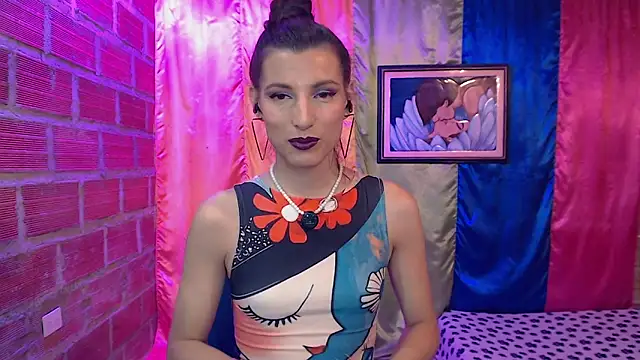 Snapshot of Moira-Hot chatting on 01-07-26, 08:22 Moira-Hot online show from 01-07-26, 08:22
