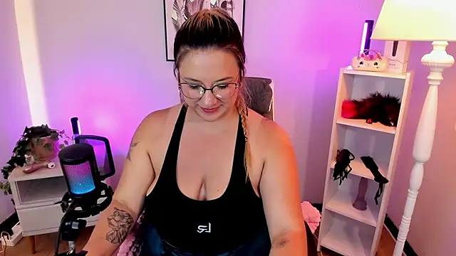 hollie joliie online show from 03-29-26, 02:39