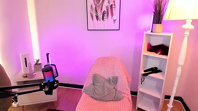 hollie joliie online show from 04-22-26, 12:07