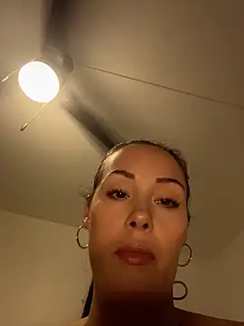 Snapshot of gardenxrose chatting on 02-05-26, 12:10 gardenxrose online show from 02-05-26, 12:10