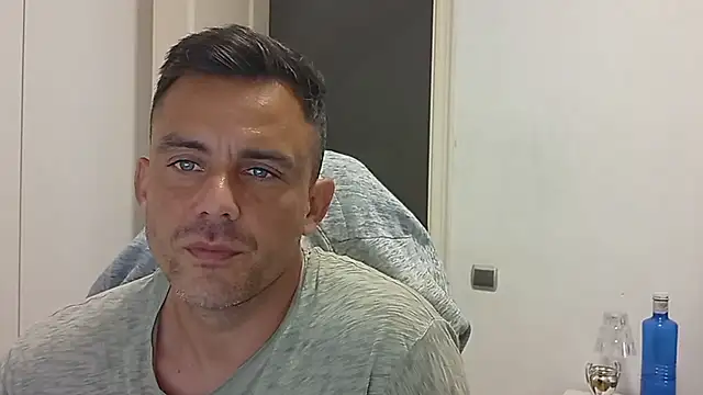Captianamericablue online show from 10-19-25, 04:07