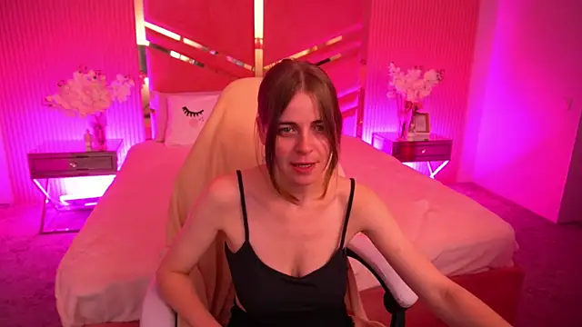 Snapshot of ShinyfromUa chatting on 09-13-25, 01:11 ShinyfromUa online show from 09-13-25, 01:11