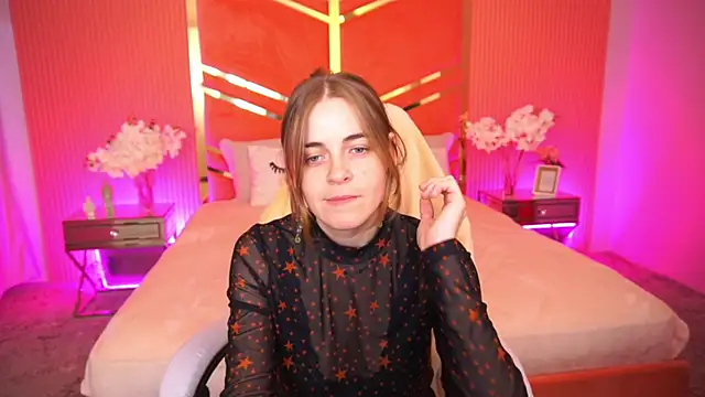 Snapshot of ShinyfromUa chatting on 09-22-25, 12:51 ShinyfromUa online show from 09-22-25, 12:51