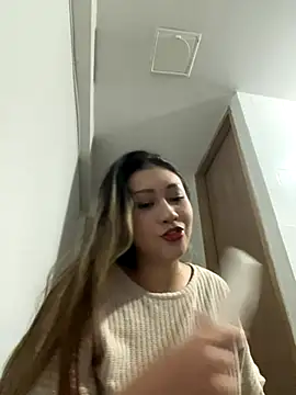 Snapshot of Amadora_rose chatting on 10-29-25, 12:35 Amadora rose online show from 10-29-25, 12:35