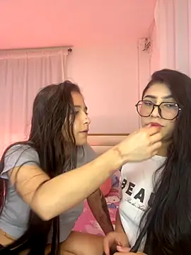 Snapshot of Sweet_and_Rous0 chatting on 09-10-25, 03:28 Sweet and Rous0 online show from 09-10-25, 03:28