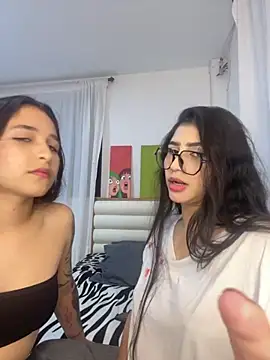 Snapshot of Sweet_and_Rous0 chatting on 09-14-25, 04:11 Sweet and Rous0 online show from 09-14-25, 04:11