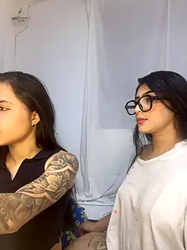 Snapshot of Sweet_and_Rous0 chatting on 11-03-25, 03:30 Sweet and Rous0 online show from 11-03-25, 03:30