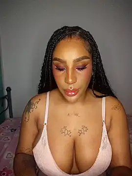 Snapshot of Queen_Amara chatting on 04-30-26, 03:57 Queen Amara online show from 04-30-26, 03:57