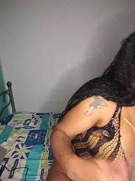 Snapshot of Queen_Amara chatting on 05-21-26, 03:57 Queen Amara online show from 05-21-26, 03:57