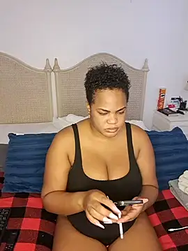 Snapshot of Kream_Cherry chatting on 09-17-25, 05:47 Kream Cherry online show from 09-17-25, 05:47