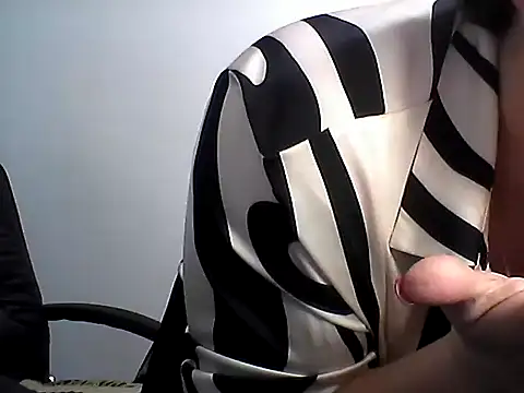 Snapshot of EllaLove2277 chatting on 11-02-25, 09:44 EllaLove2277 online show from 11-02-25, 09:44