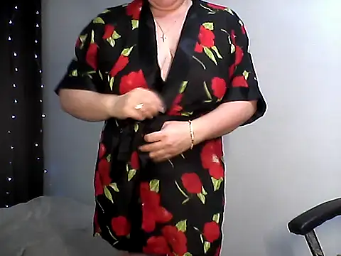 Snapshot of EllaLove2277 chatting on 12-15-25, 06:28 EllaLove2277 online show from 12-15-25, 06:28