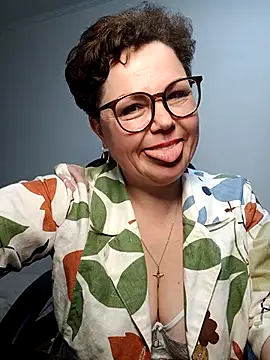 EllaLove2277 online show from 04-18-26, 07:07