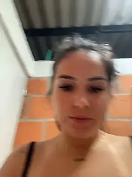 Snapshot of amberbakee chatting on 10-28-25, 11:25 amberbakee online show from 10-28-25, 11:25