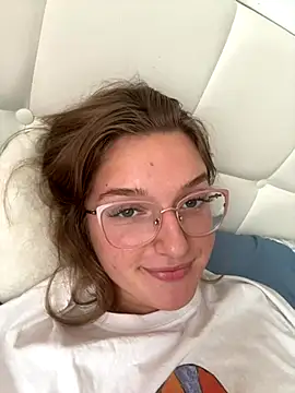 Snapshot of Bellatrisssaa chatting on 09-13-25, 01:22 Bellatrisssaa online show from 09-13-25, 01:22