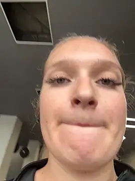 Snapshot of Bellatrisssaa chatting on 09-29-25, 11:26 Bellatrisssaa online show from 09-29-25, 11:26