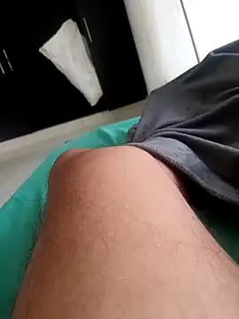 Snapshot of alejos81 chatting on 10-18-25, 01:12 alejos81 online show from 10-18-25, 01:12