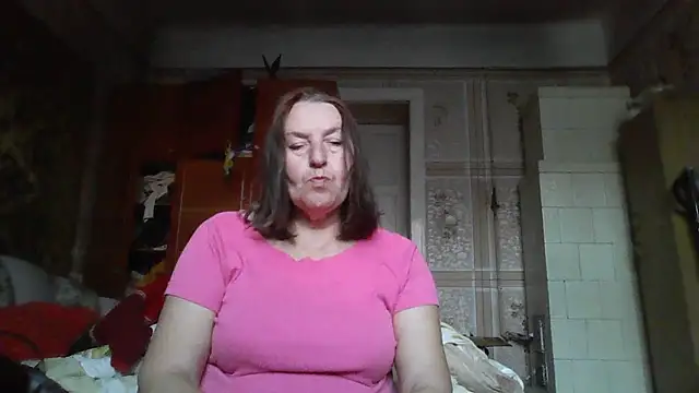 Snapshot of AnnaLive570 chatting on 11-24-25, 01:44 AnnaLive570 online show from 11-24-25, 01:44