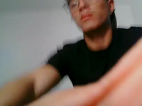 0anonimo bottom1 online show from 04-13-26, 02:50