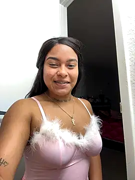 Snapshot of lanegra1102 chatting on 11-01-25, 01:18 lanegra1102 online show from 11-01-25, 01:18