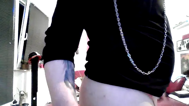 Snapshot of hellgirl1980 chatting on 09-09-25, 02:44 hellgirl1980 online show from 09-09-25, 02:44