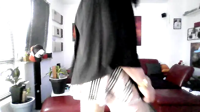 Snapshot of hellgirl1980 chatting on 09-09-25, 04:39 hellgirl1980 online show from 09-09-25, 04:39