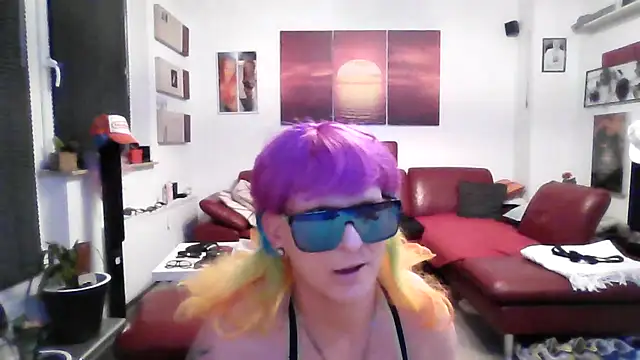 Snapshot of hellgirl1980 chatting on 09-24-25, 11:08 hellgirl1980 online show from 09-24-25, 11:08