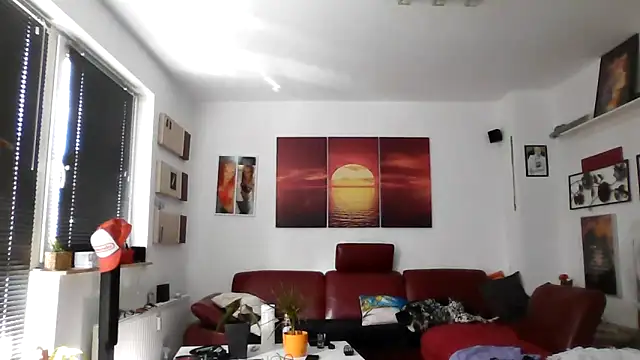 Snapshot of hellgirl1980 chatting on 09-27-25, 11:48 hellgirl1980 online show from 09-27-25, 11:48