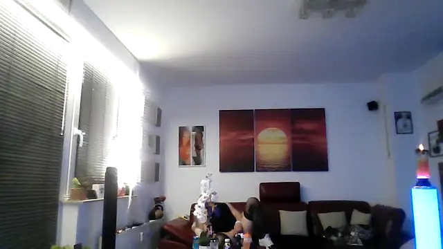 Snapshot of hellgirl1980 chatting on 10-12-25, 02:32 hellgirl1980 online show from 10-12-25, 02:32