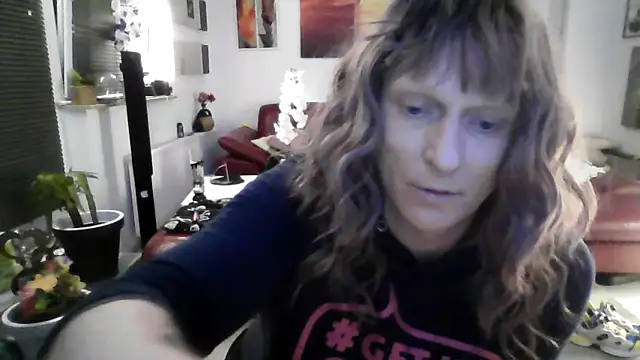 Snapshot of hellgirl1980 chatting on 10-15-25, 01:28 hellgirl1980 online show from 10-15-25, 01:28