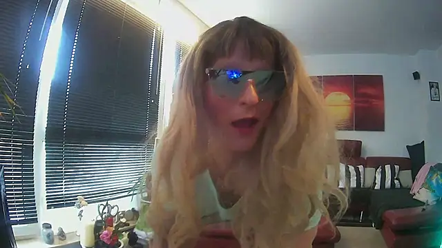 Snapshot of hellgirl1980 chatting on 10-20-25, 10:38 hellgirl1980 online show from 10-20-25, 10:38