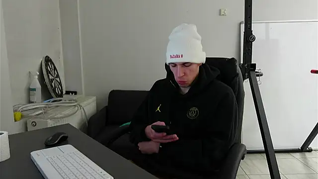 Snapshot of Ryan_Dozer chatting on 11-30-25, 07:12 Ryan Dozer online show from 11-30-25, 07:12