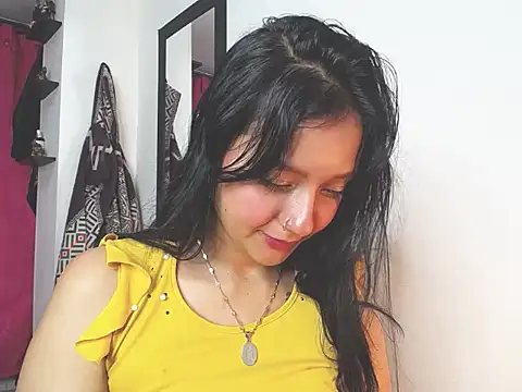 Snapshot of charlottekiss99 chatting on 12-15-25, 01:43 charlottekiss99 online show from 12-15-25, 01:43