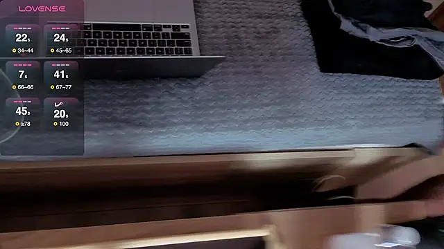 Snapshot of SheldonAndKaren chatting on 09-28-25, 08:52 SheldonAndKaren online show from 09-28-25, 08:52