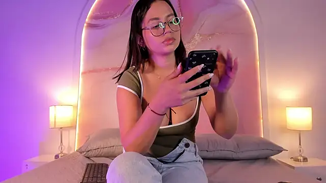Snapshot of maria_gil chatting on 05-19-26, 11:38 maria gil online show from 05-19-26, 11:38
