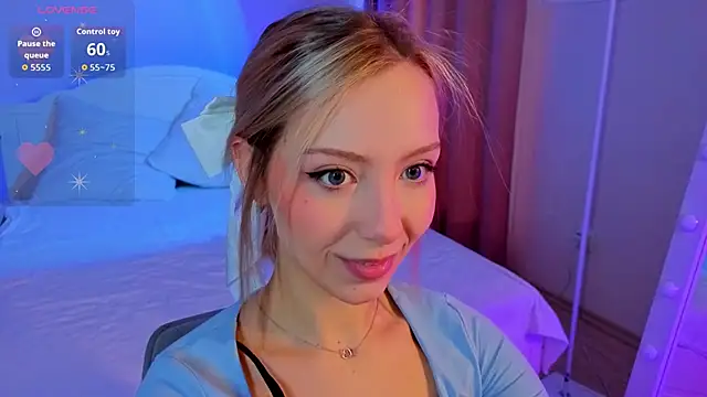 LumMina online show from 04-18-26, 02:59