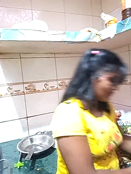 Snapshot of Rashmi_Pathak chatting on 10-06-25, 02:31 Rashmi Pathak online show from 10-06-25, 02:31