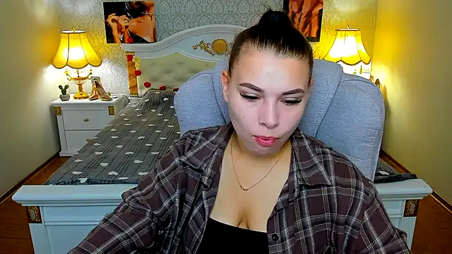 Snapshot of OmniaSher chatting on 09-15-25, 09:20 OmniaSher online show from 09-15-25, 09:20