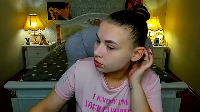 Snapshot of OmniaSher chatting on 10-10-25, 09:19 OmniaSher online show from 10-10-25, 09:19