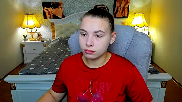 Snapshot of OmniaSher chatting on 10-11-25, 09:08 OmniaSher online show from 10-11-25, 09:08