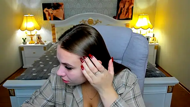 Snapshot of OmniaSher chatting on 10-15-25, 09:31 OmniaSher online show from 10-15-25, 09:31