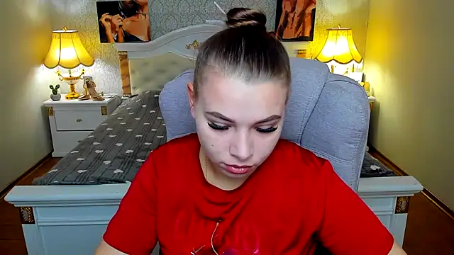 Snapshot of OmniaSher chatting on 10-19-25, 08:59 OmniaSher online show from 10-19-25, 08:59