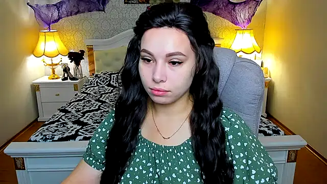 Snapshot of OmniaSher chatting on 10-24-25, 09:17 OmniaSher online show from 10-24-25, 09:17