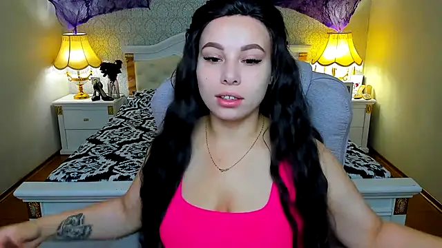 Snapshot of OmniaSher chatting on 10-25-25, 09:39 OmniaSher online show from 10-25-25, 09:39