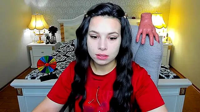 Snapshot of OmniaSher chatting on 11-19-25, 10:15 OmniaSher online show from 11-19-25, 10:15